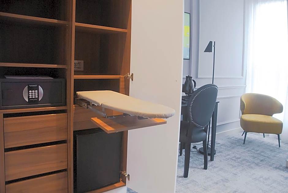 H41 Luxury Suites