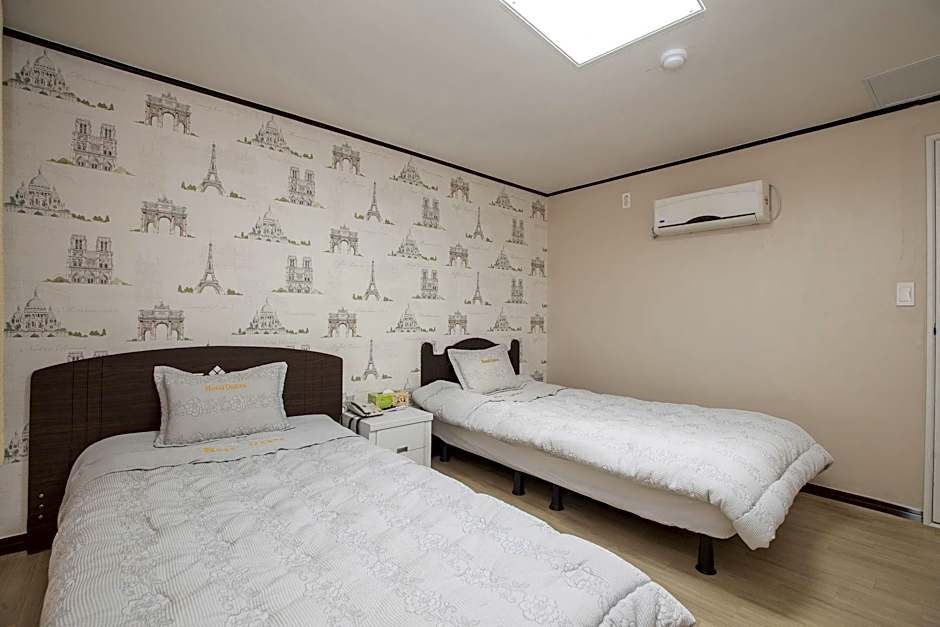 The Oakra Hotel