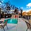 Econo Lodge Inn & Suites