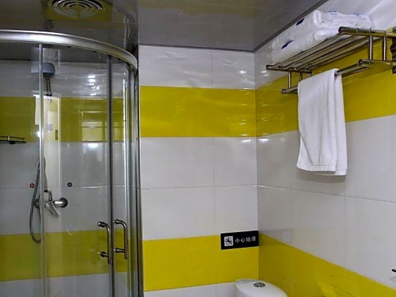7Days Inn Chengdu North Train Station Wukuaishi – Chengdu, IL