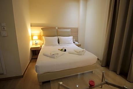 Deluxe Room with En Suite Bathroom