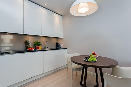 Superior One-Bedroom Apartment