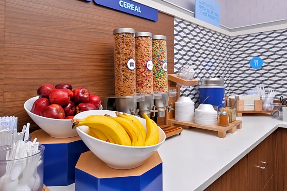 Holiday Inn Express Hotel and Suites Cincinnati - Mason By IHG
