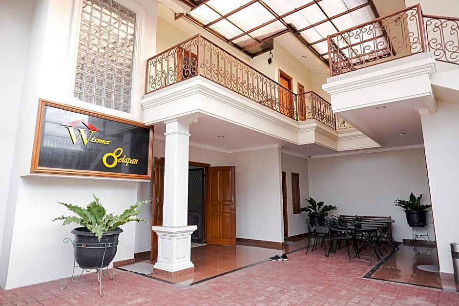wisma delapan Mitra RedDoorz