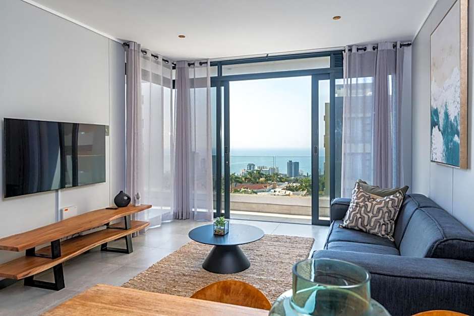 Luxury Bellagio 302 with Sea Views and Inverter