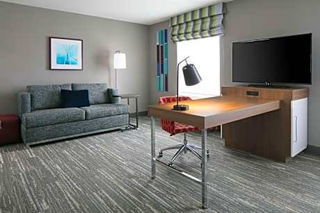 1 King Microwv/Fridge/Wet Bar Studio Suite Ns