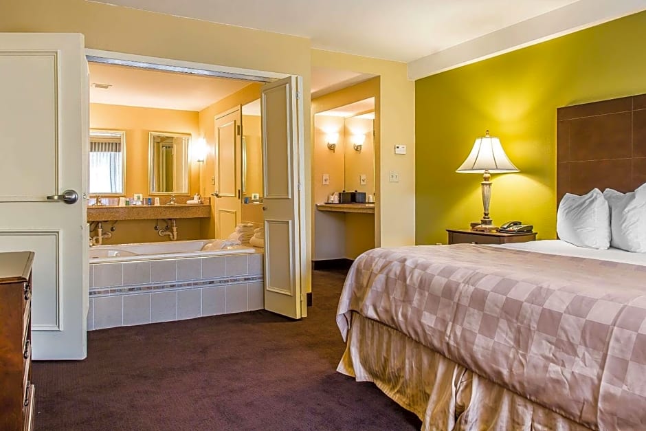 Clarion Hotel & Suites Hamden-New Haven