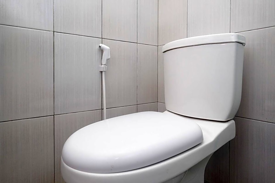 RedDoorz near Tirtonadi Park Solo