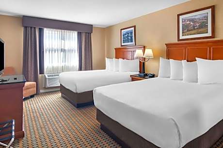 Queen Room with Two Queen Beds with Roll In Shower - Mobility Accessible