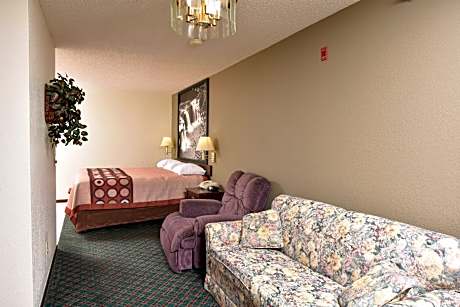 King Suite - Non-Smoking