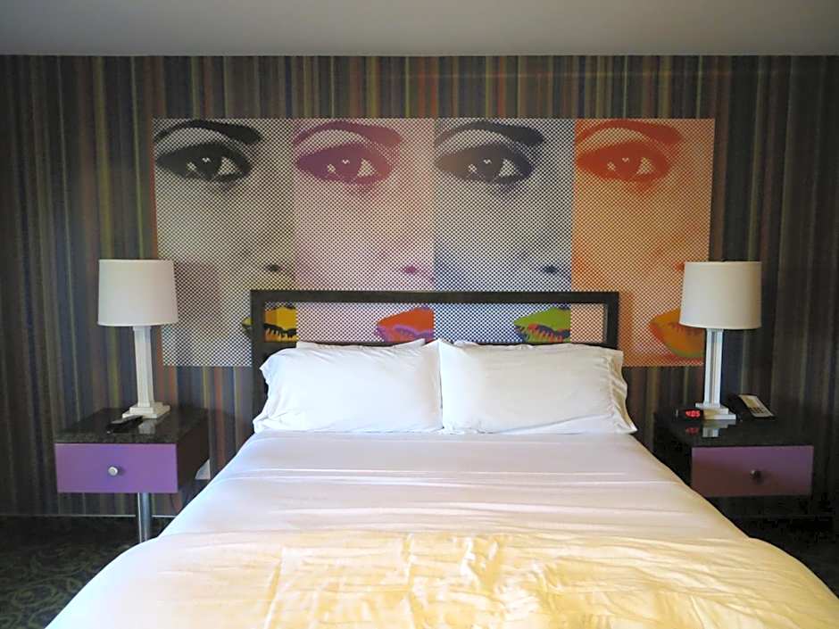Photo 1 of 3 of Deluxe 1 King Bed