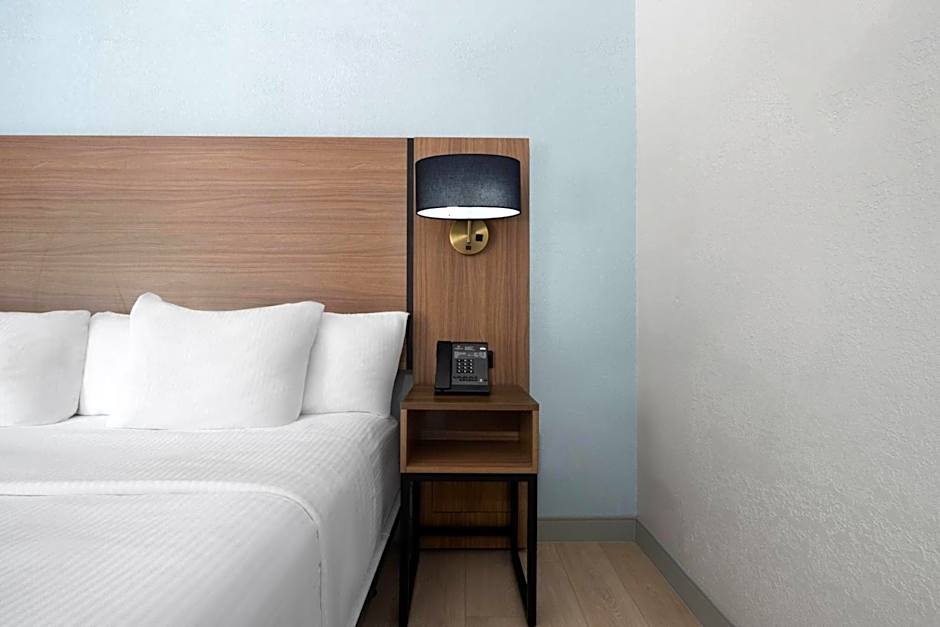 La Quinta Inn & Suites by Wyndham Raleigh Cary