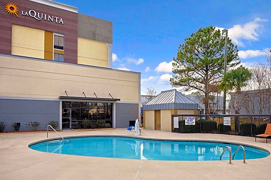 La Quinta Inn & Suites by Wyndham Maingate Fort Jackson