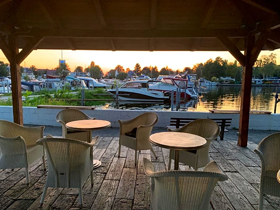 Tiny House oder Ferienwohnung auf der Sunset Marina