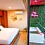 Frida's Artsy Condo with own mural, outdoor tub & rooftop pool