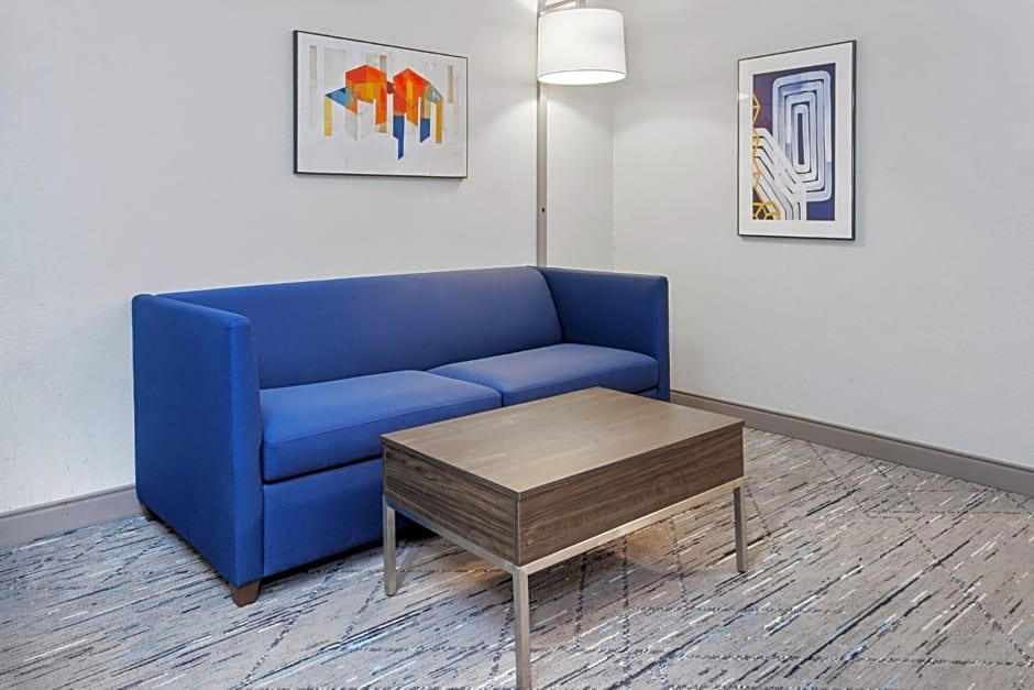 Holiday Inn Express & Suites Carmel North  Westfield By IHG