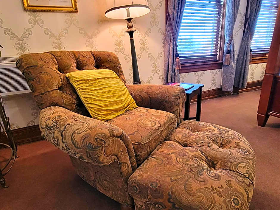 Altland House Inn & Suites