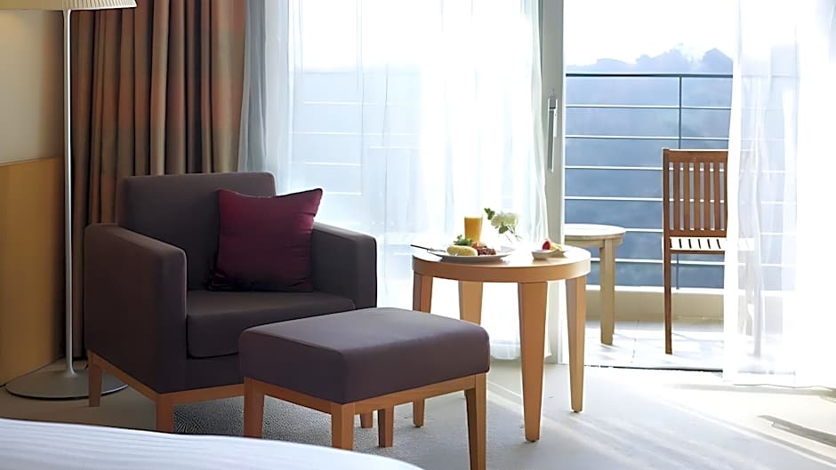 Rolling Hills Hotel