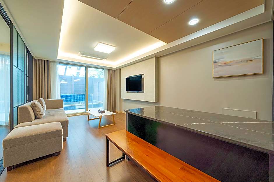Chungchoho Best Hotel