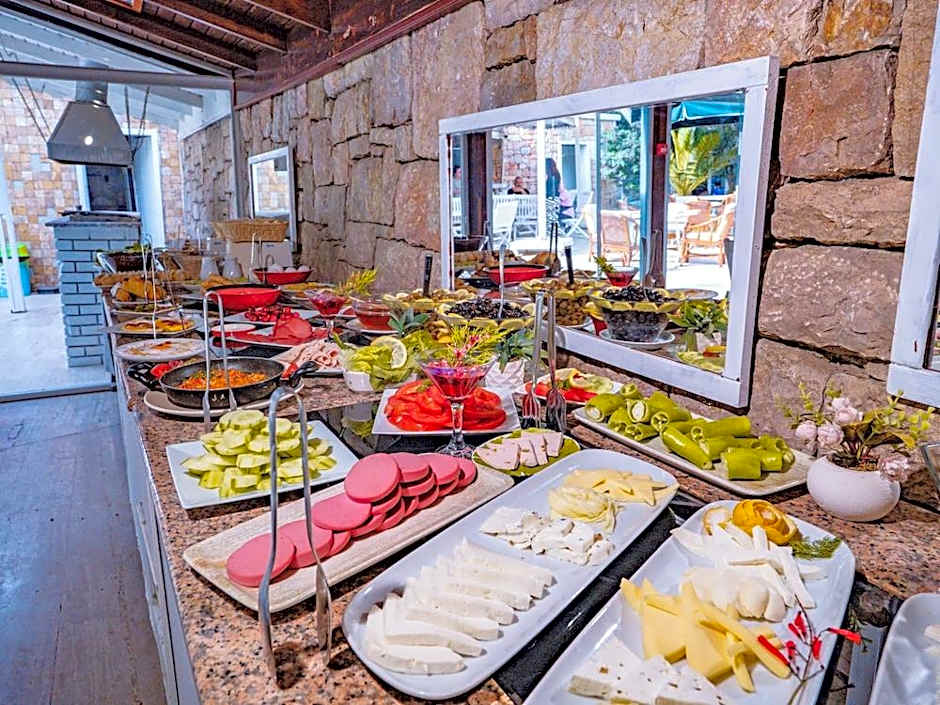 Moonshine Hotel & Suites