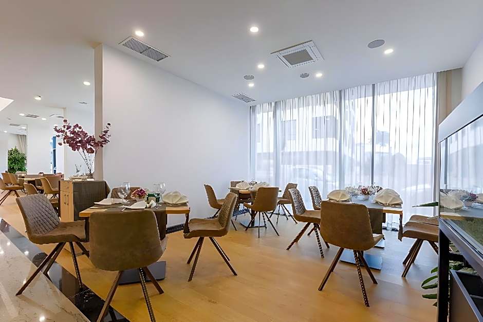 Blue Star Luxury Hotel 4*