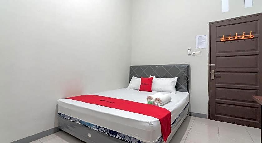RedDoorz Syariah near Jalan Jakarta Samarinda