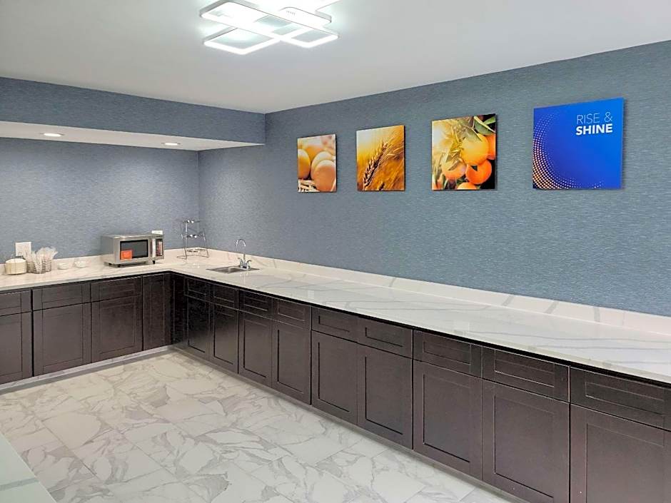 Comfort Inn & Suites Wyomissing - Reading
