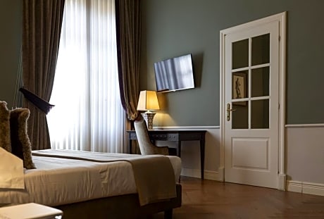 Executive Double Room with Bathtub