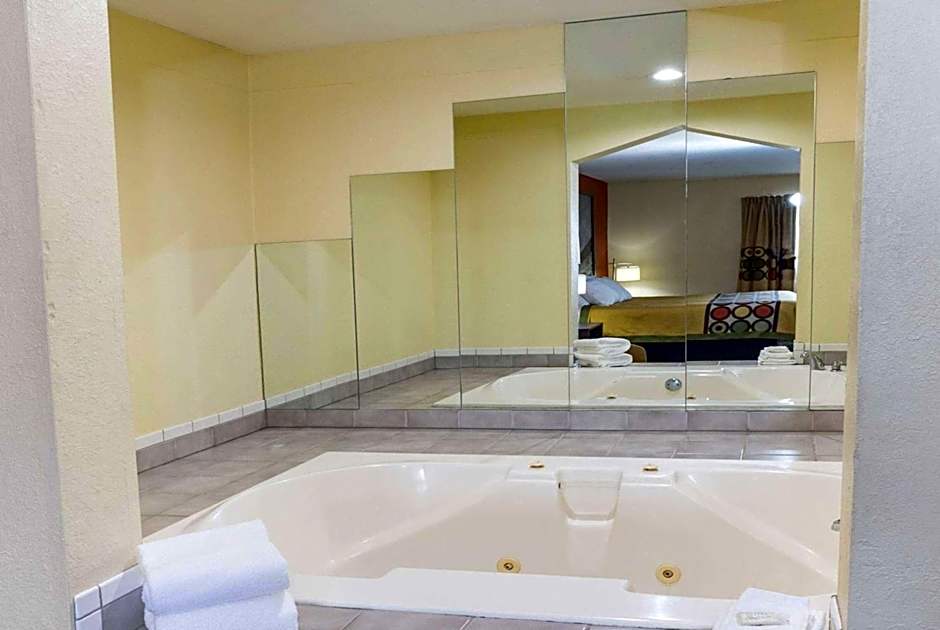 Super 8 by Wyndham Big Rapids