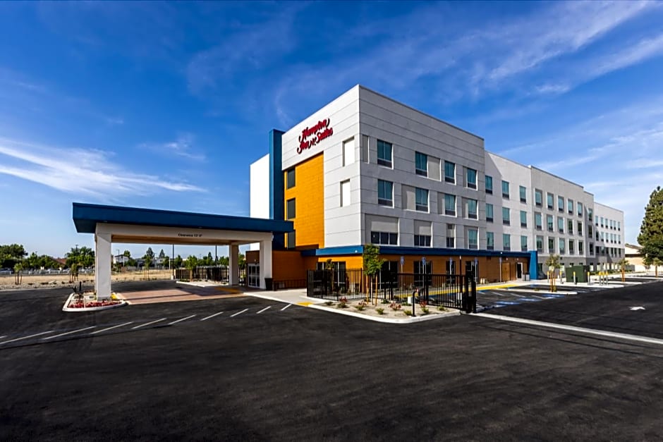 Hampton Inn & Suites Bakersfield Central