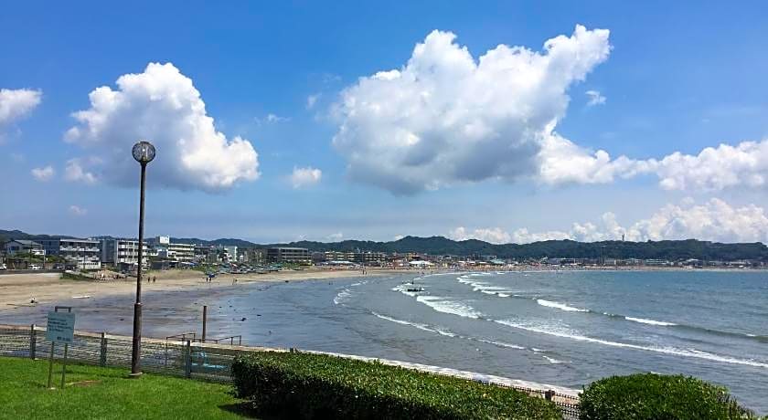 Iza Kamakura Guest House And Bar