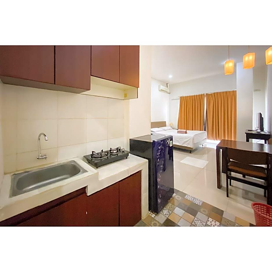 Curves Residence Mitra RedDoorz