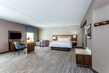 1 King Bdrm Suite Microwv/Fridge/Wet Bar Ns