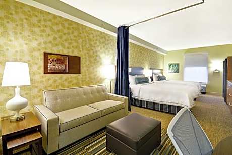 Queen Studio with Two Queen Beds - Mobility Access/Non-Smoking