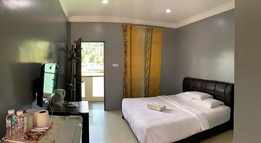 Penarak Bamboo Beach Motel