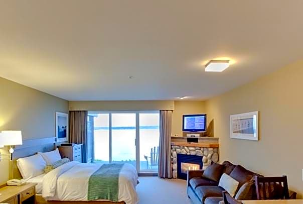 Kingfisher Oceanside Resort & Spa