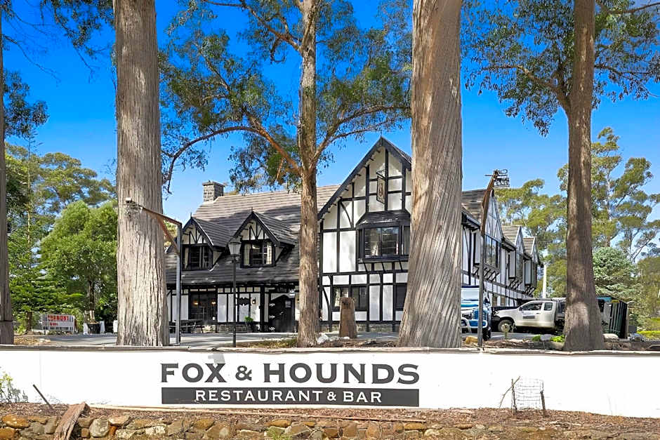 The Fox and Hounds Historic Hotel