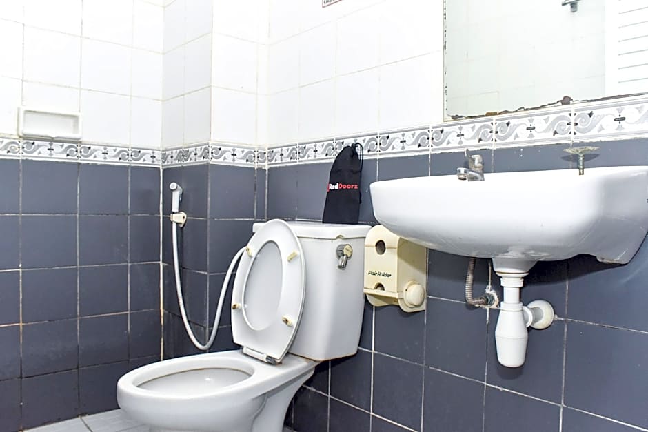 RedDoorz Plus @ Tirta Kencana Hotel