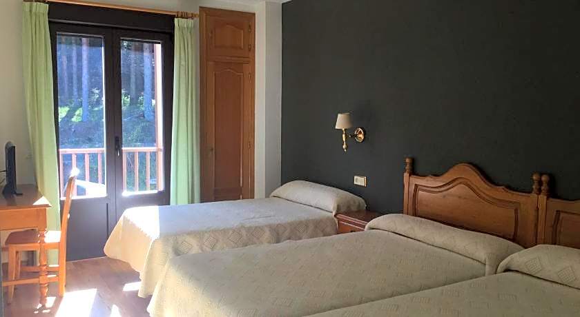 Hotel Cinco Castanos