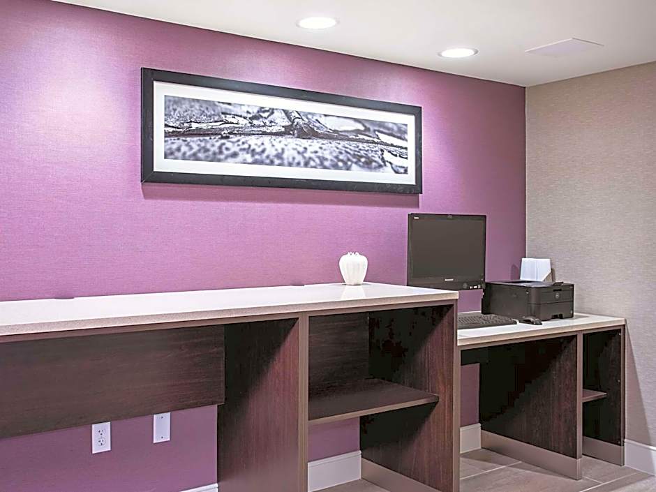 La Quinta Inn & Suites by Wyndham Baltimore N/White Marsh