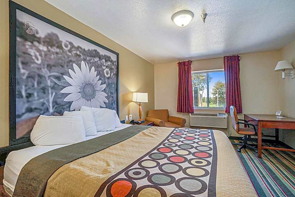 Super 8 by Wyndham Mt. Pleasant