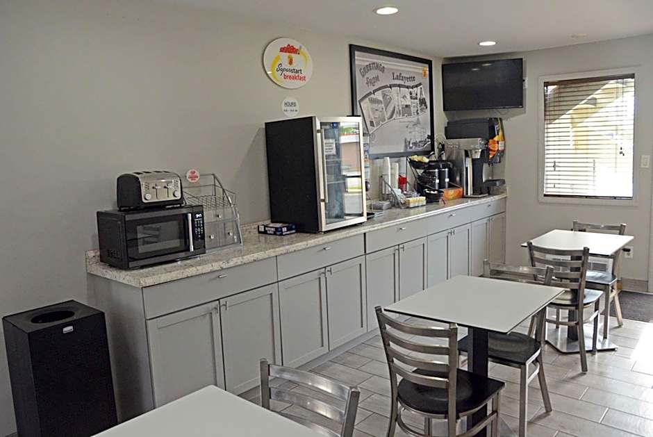 Super 8 by Wyndham Lafayette / Purdue Area