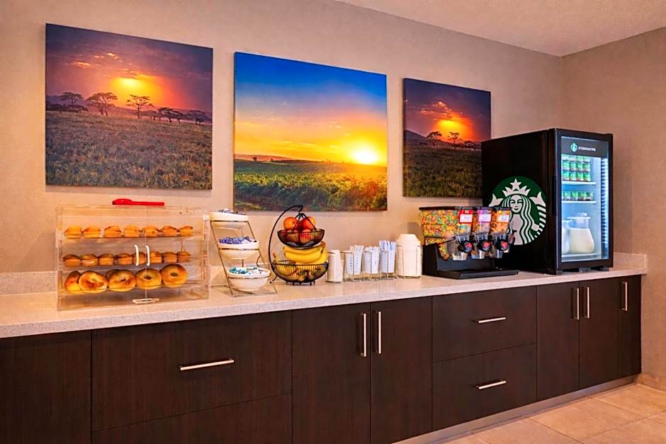 Days Inn & Suites by Wyndham Greater Tomball