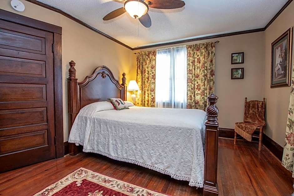 1913 Badin Inn
