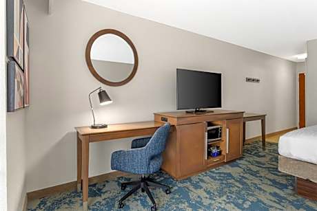 1 King Junior Suite With Bay Window