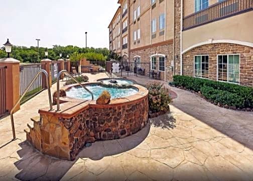 La Quinta Inn & Suites Allen at the Village
