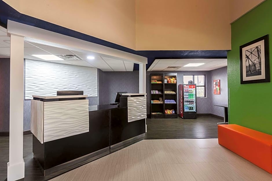 La Quinta Inn & Suites by Wyndham Knoxville East