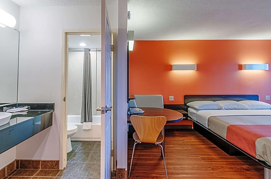 Motel 6-Martinsburg, WV
