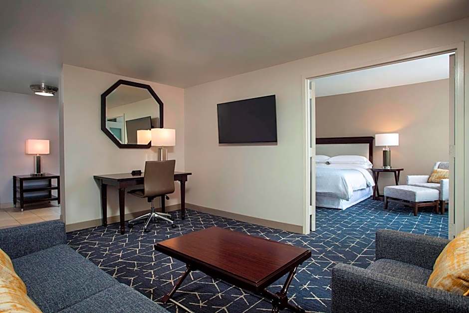 Sheraton Norfolk Waterside Hotel