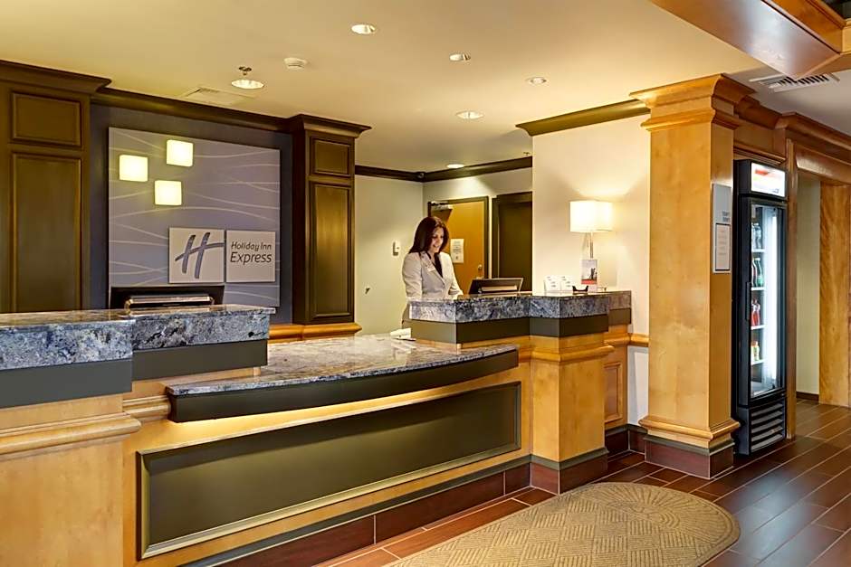 Holiday Inn Express Hotel & Suites Warwick-Providence Airport By IHG